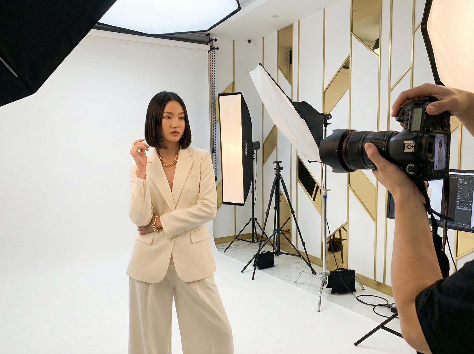 免费看片红毯走秀幕后传媒